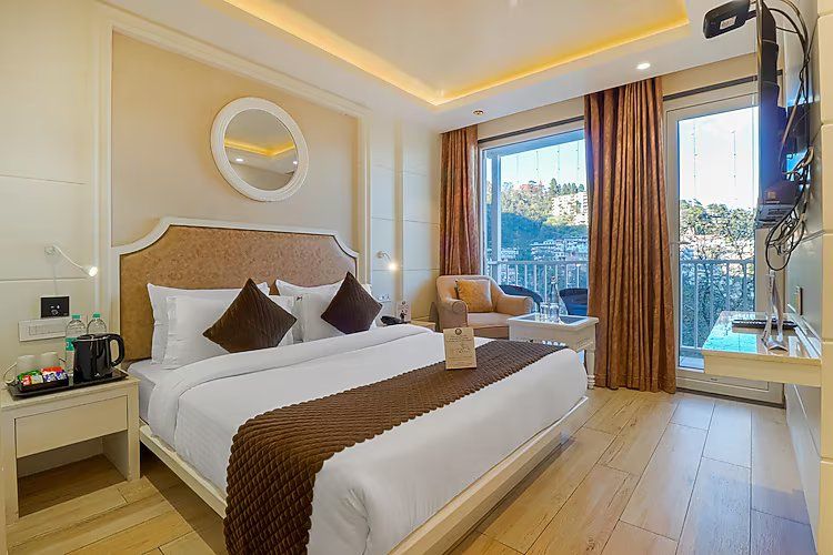 Club Room With Balcony