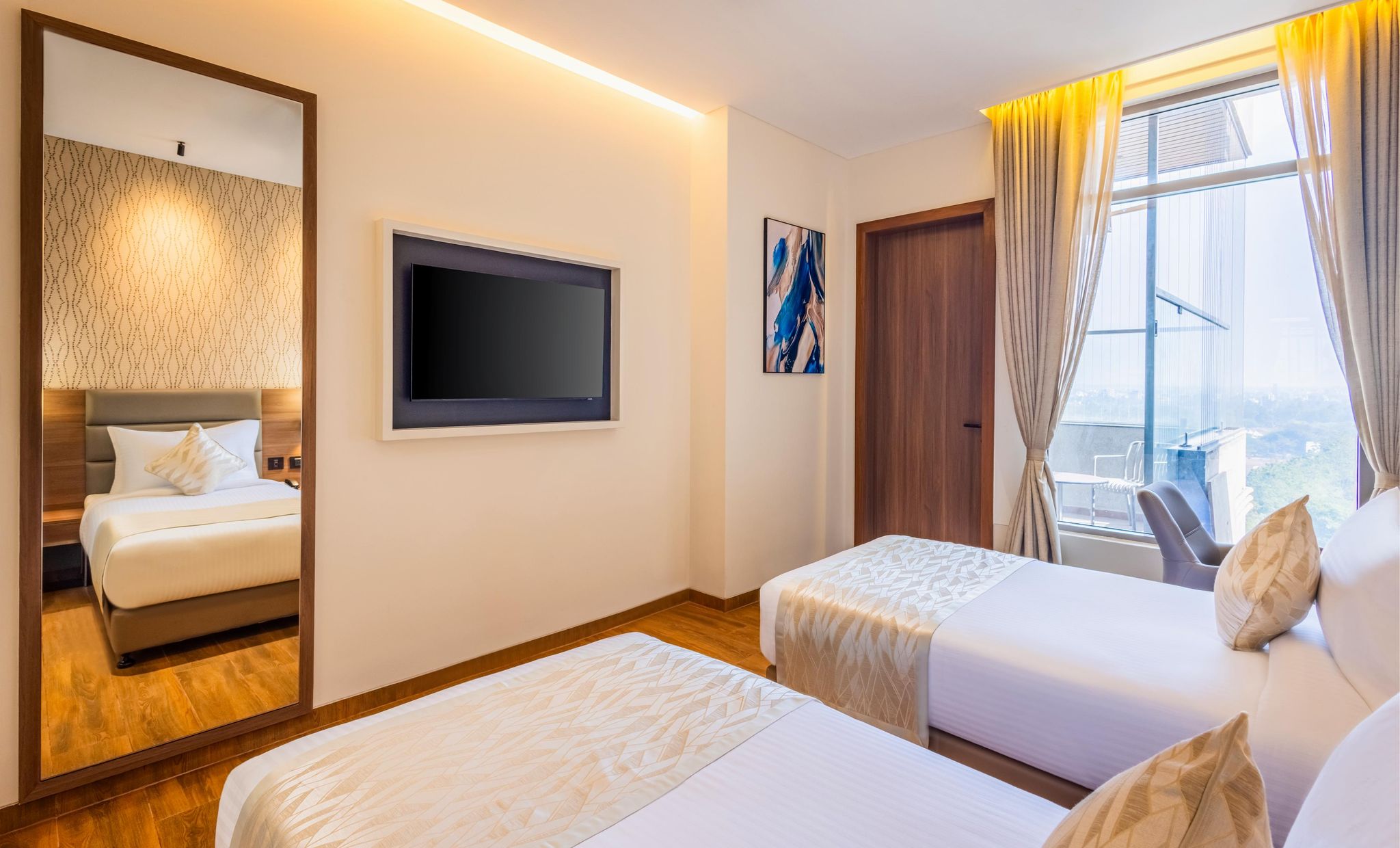 Executive Grande Room with Twin Beds and Balcony