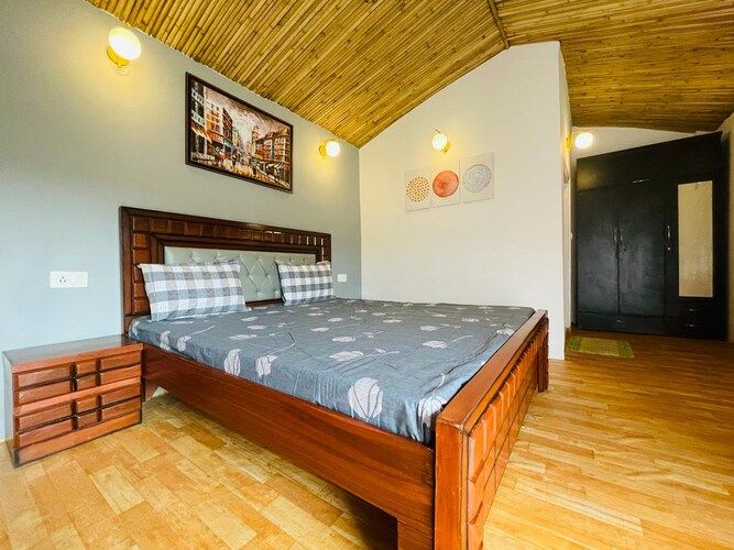Upper Deluxe Room