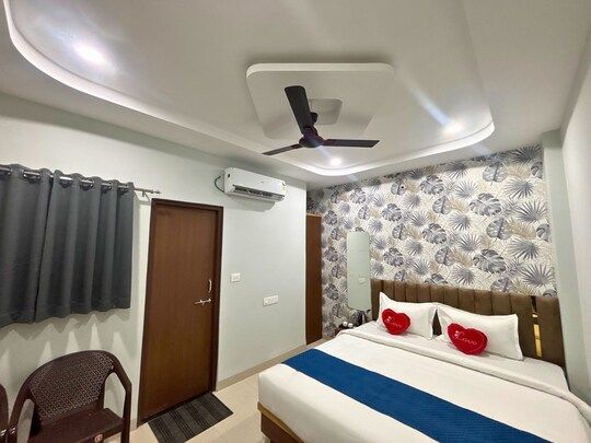 The Mayfair Hotel and Restaurant Deluxe Room 2