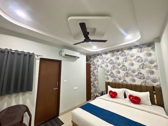 The Mayfair Hotel and Restaurant Deluxe Room