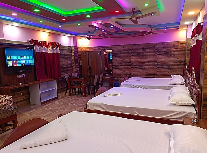 SUPERIOR SUITE AC ROOM HAVING 3 KING SIZE BED