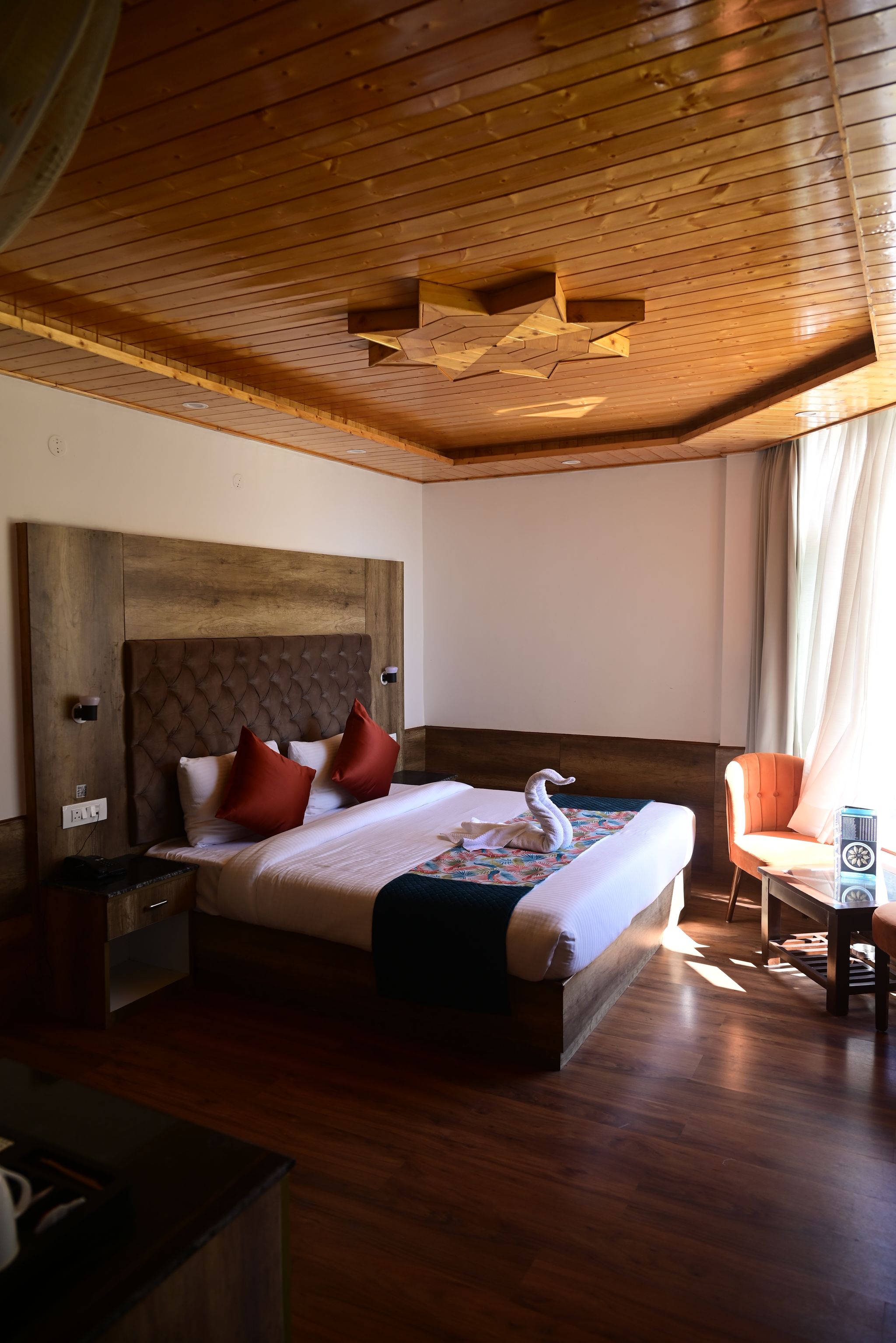 Luxury Solang View Room with Private Balcony