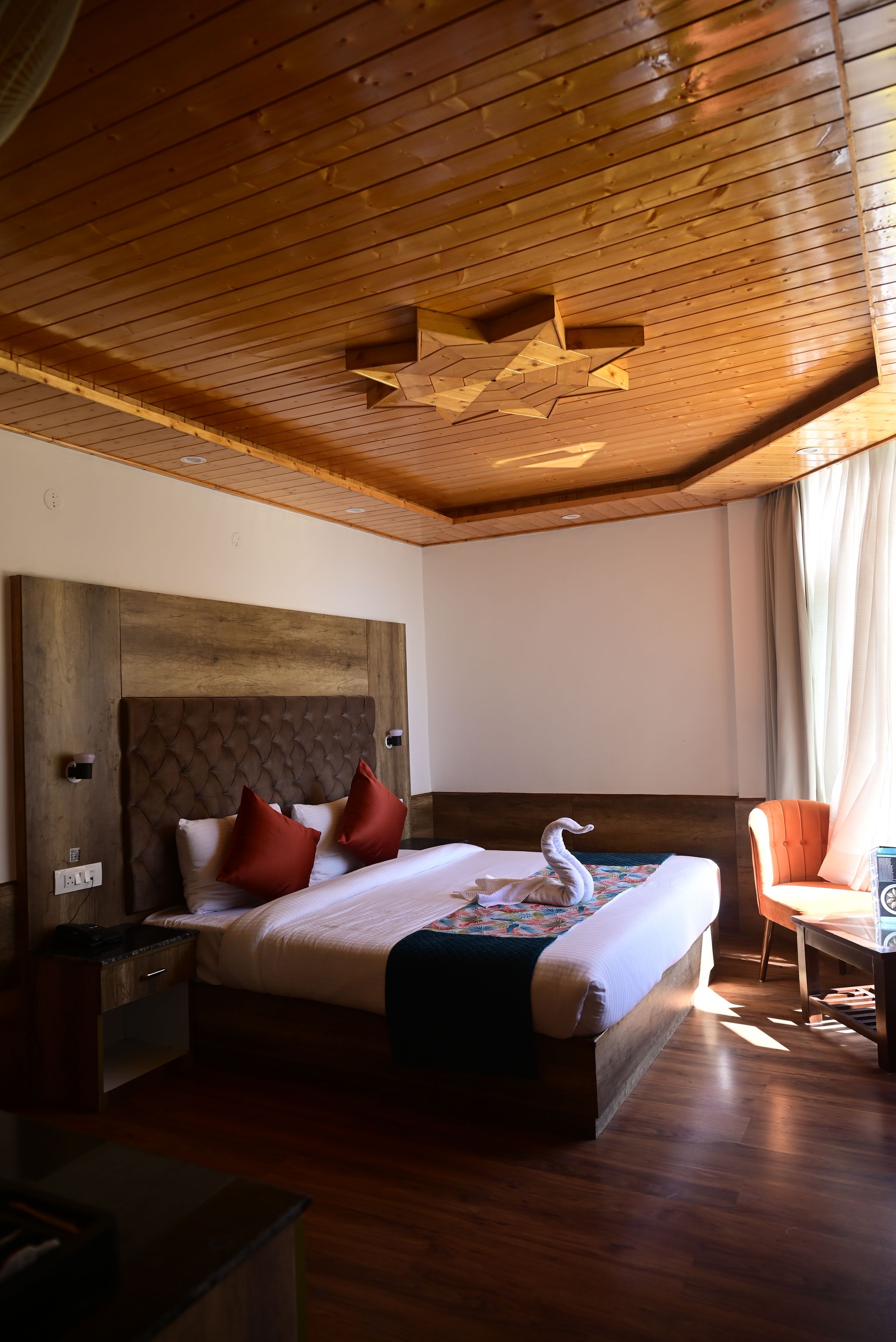 Luxury Solang View Room with Private Balcony
