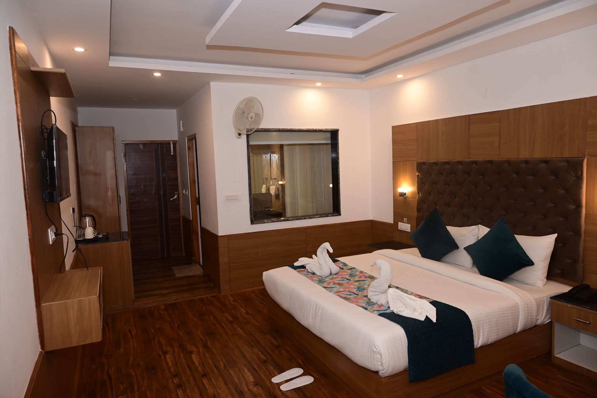 Superior Valley View Room with Private Balcony