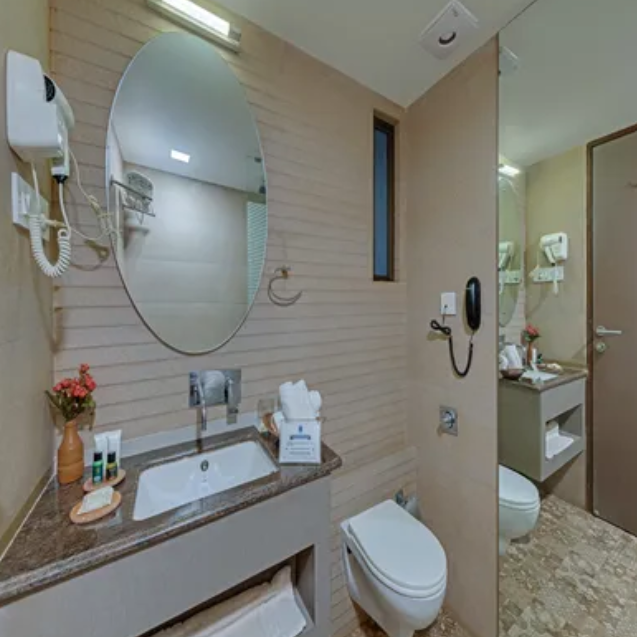 Deluxe Twin With Balcony Room