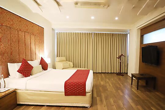 Grand Deluxe Room with Bathtub