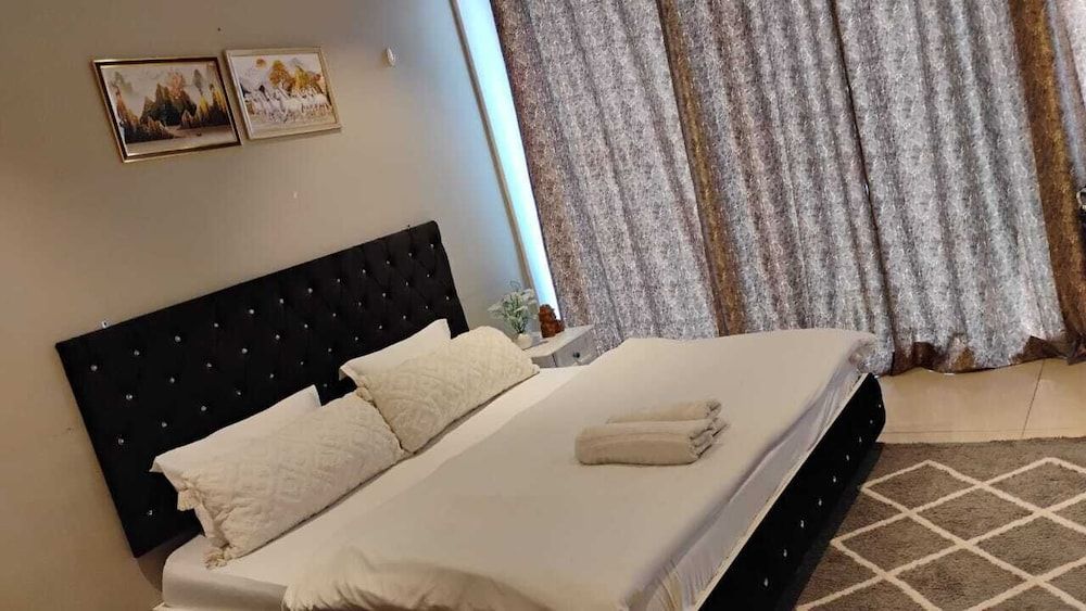 The luxury apartments Luxury Apartment, City View 2