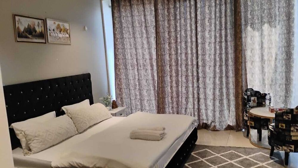 The luxury apartments Luxury Apartment, City View 5