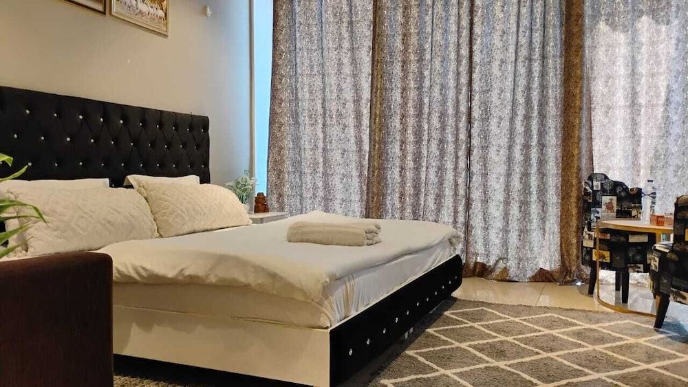 The luxury apartments Luxury Apartment, City View