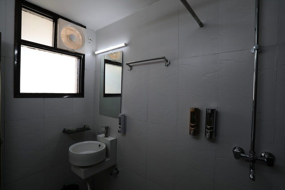 Banipark Service Apartment Deluxe Room 5