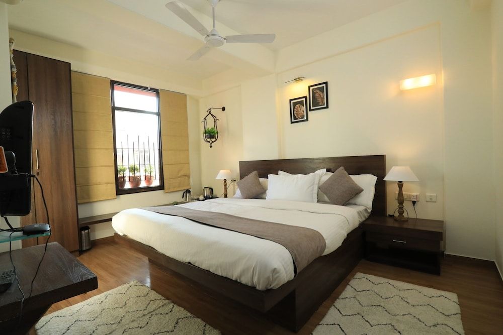 Banipark Service Apartment Deluxe Room 3