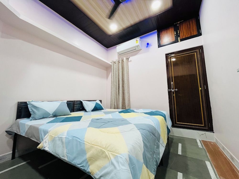 Shrilok Kutir Deluxe Apartment 12