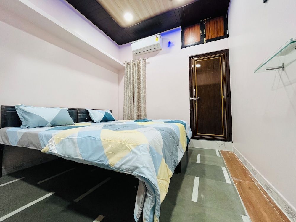 Shrilok Kutir Deluxe Apartment 13