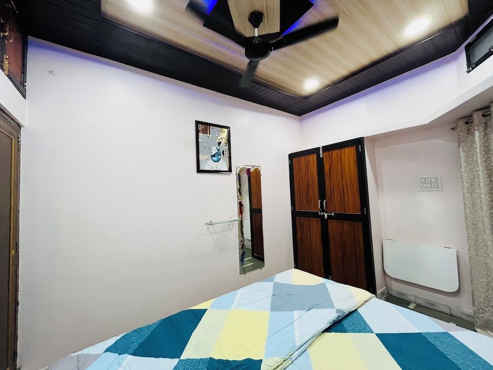 Shrilok Kutir Deluxe Apartment 9