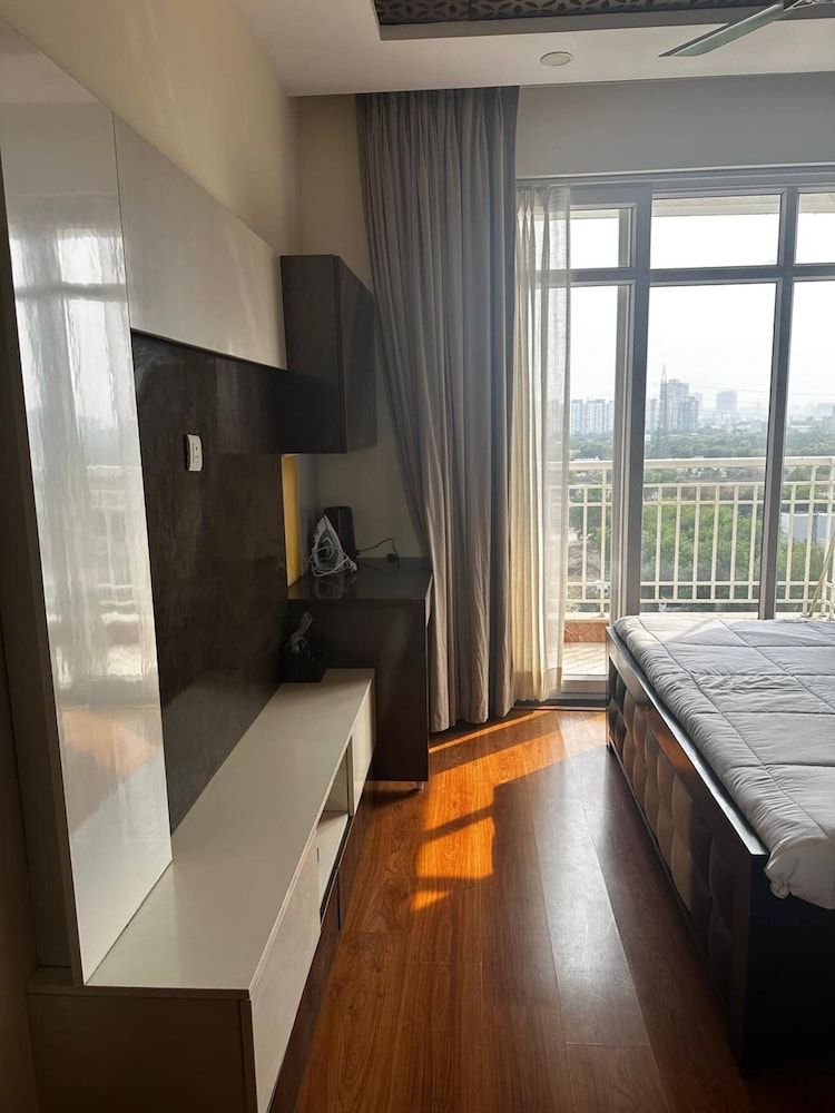 Luxury Serviced Apartment Near Medanta Medicity Apartment, 1 Bedroom, Accessible, Smoking 7