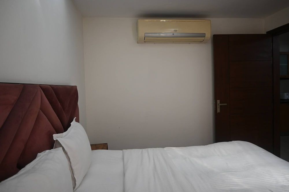 Luxurious 1bhk Apartment in Gurgaon With Shared Pool and BBQ Area Apartment, 1 Bedroom, Smoking 3