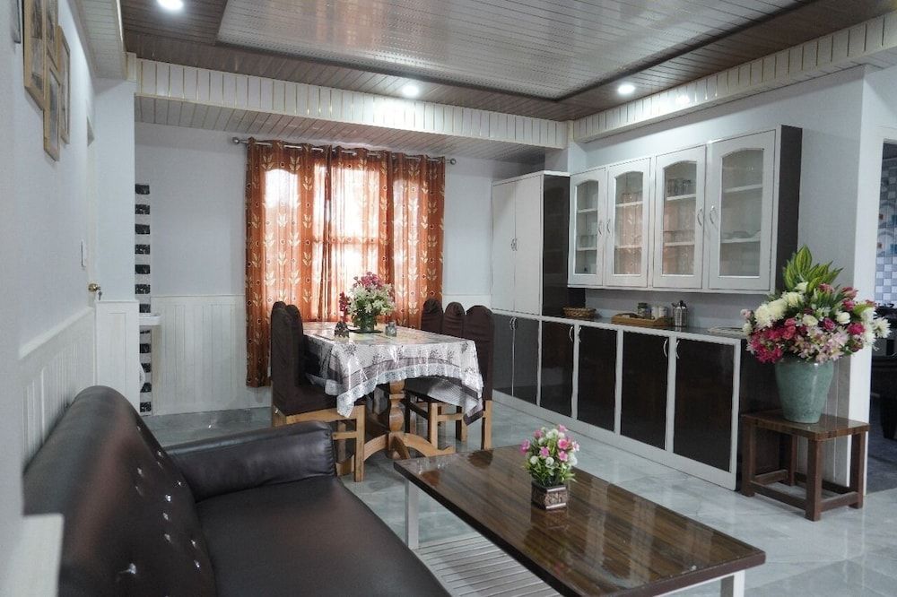 Hill Side Inn By Purple Tree Villa