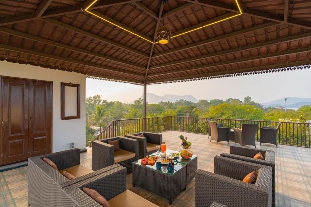 1 Amiras Entire Villa at Fateh Sagar, Udaipur
