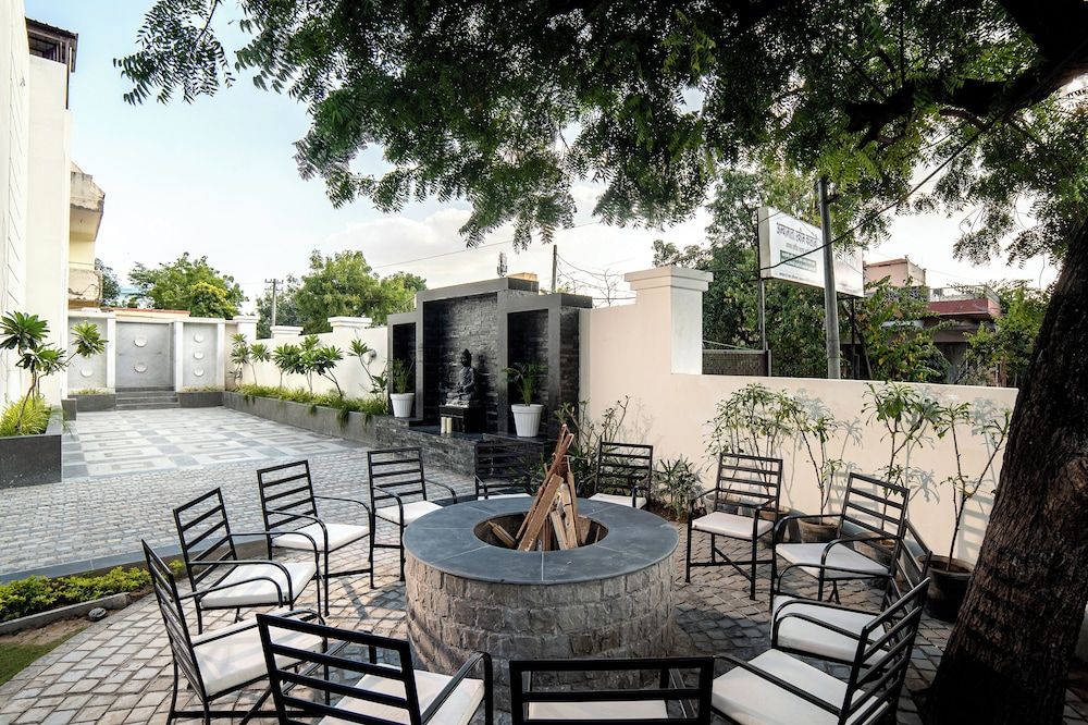 1 Amiras Entire Villa at Fateh Sagar, Udaipur