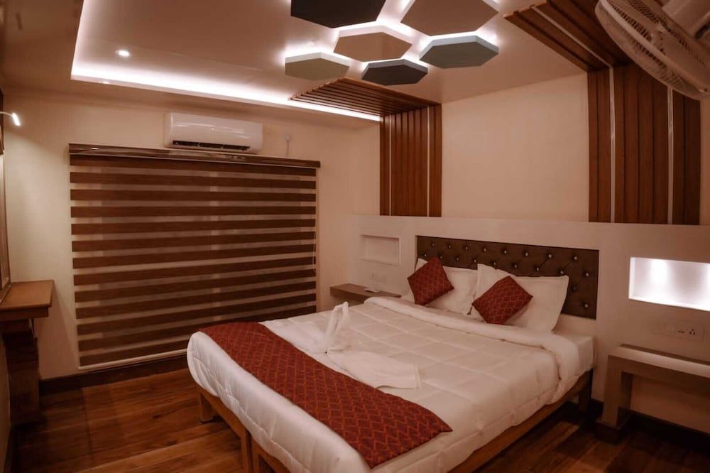 Upper Deck Boathouse Deluxe Double Room, Lake View 2