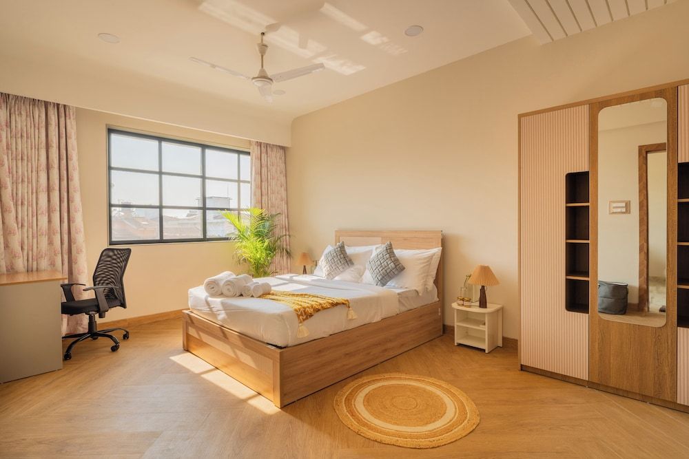 ELIVAAS Kamerios Maris 1 BHK Jacuzzi Apartment, 1 King Bed, Balcony, City View 4