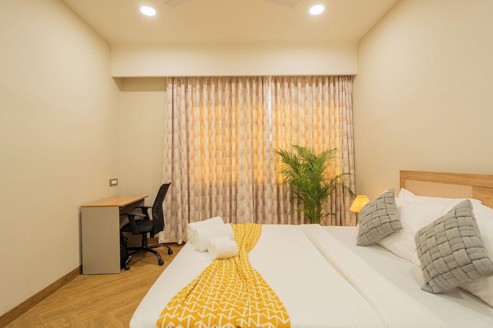 ELIVAAS Kamerios Maris 1 BHK Jacuzzi Apartment, 1 King Bed, Balcony, City View 11