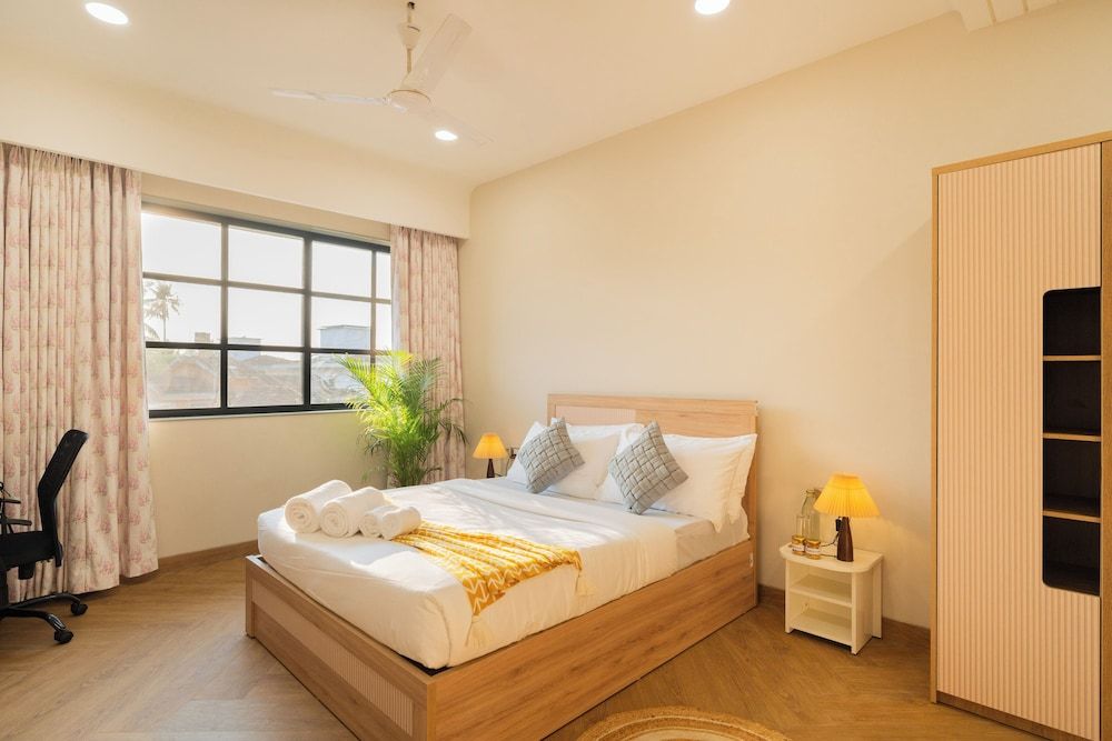 ELIVAAS Kamerios Maris 1 BHK Jacuzzi Apartment, 1 King Bed, Balcony, City View 9