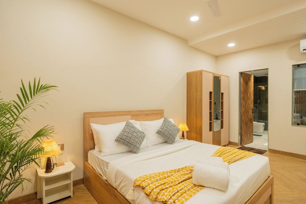 ELIVAAS Kamerios Maris 1 BHK Jacuzzi Apartment, 1 King Bed, Balcony, City View 16