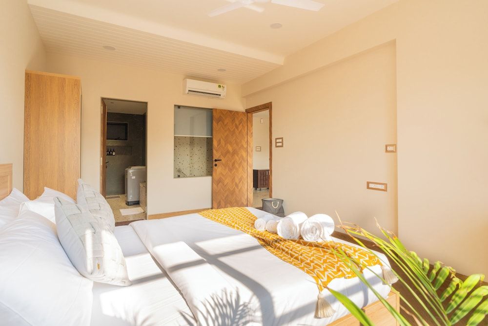 ELIVAAS Kamerios Maris 1 BHK Jacuzzi Apartment, 1 King Bed, Balcony, City View 25