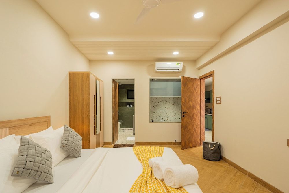 ELIVAAS Kamerios Maris 1 BHK Jacuzzi Apartment, 1 King Bed, Balcony, City View 7