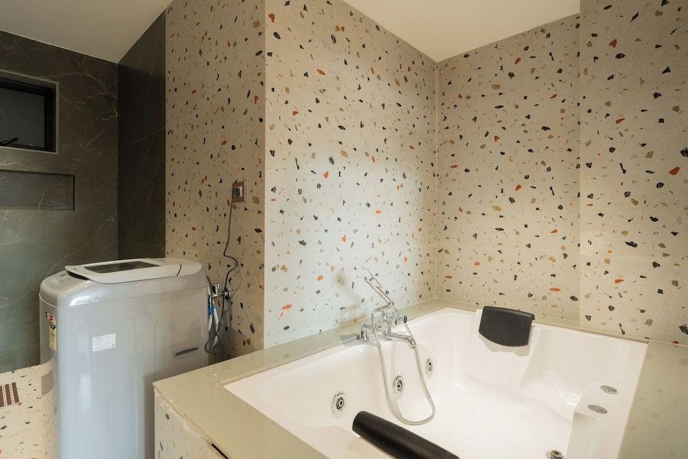 ELIVAAS Kamerios Maris 1 BHK Jacuzzi Apartment, 1 King Bed, Balcony, City View 34