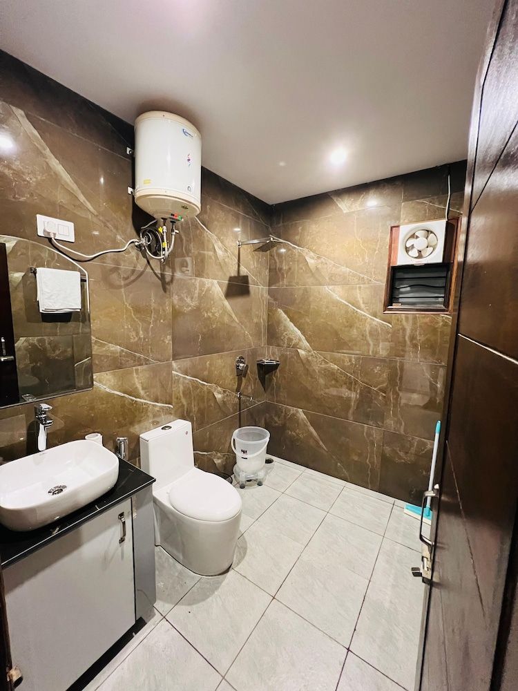 Kasauli Breeze Haven Luxury Apartment, Balcony, Mountain View 10