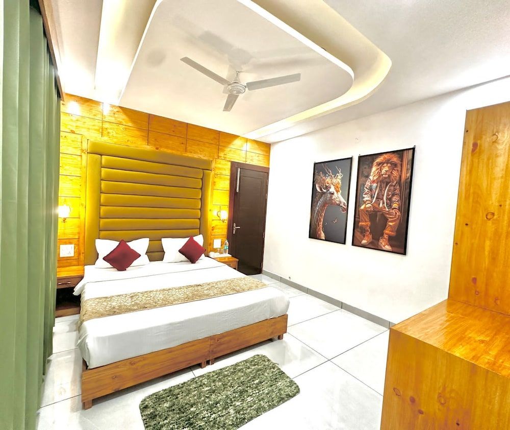 Kasauli Breeze Haven Luxury Apartment, Balcony, Mountain View 6