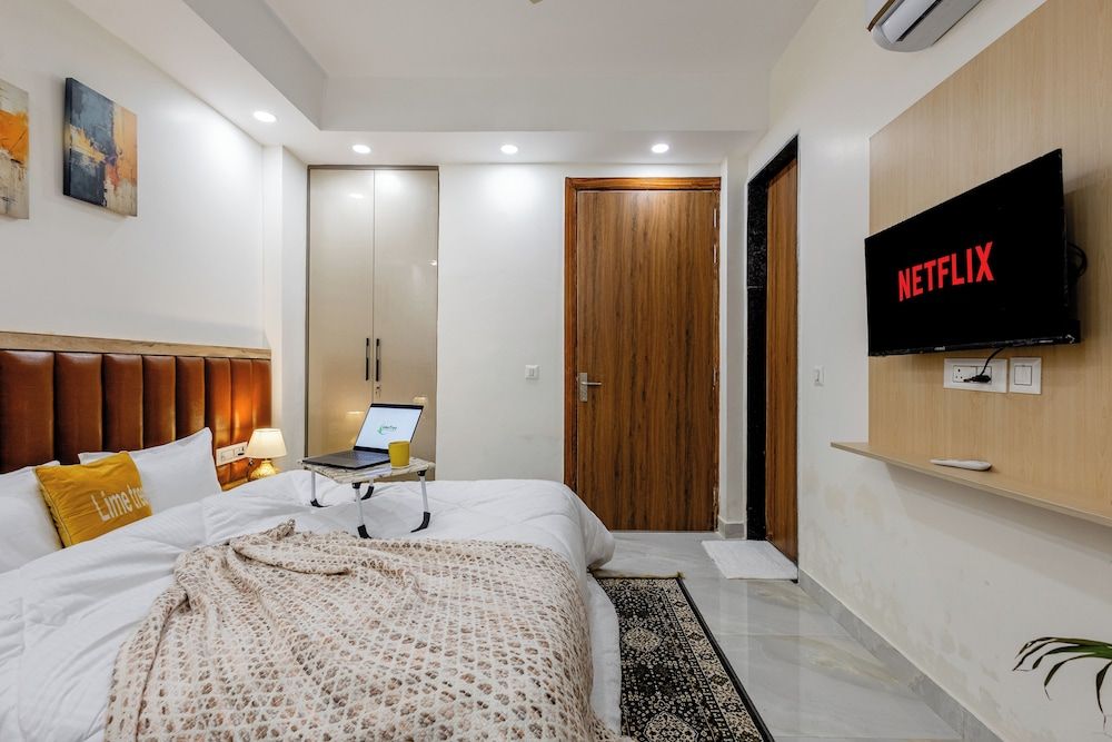 Lime Tree Luxury 2BHK Serviced Apartment Gurgaon Luxury Apartment, Balcony, City View 8