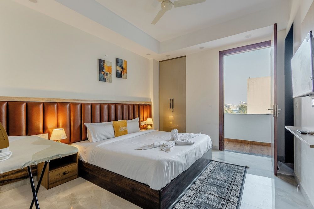 Lime Tree Luxury 2BHK Serviced Apartment Gurgaon Luxury Apartment, Balcony, City View