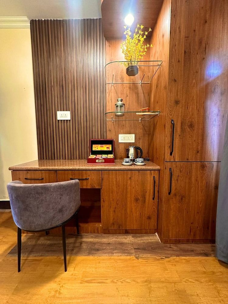 Dilan Residency Villa -5 Bedroom- Centrally Heated Villa, 5 Bedrooms, Accessible, Balcony 34