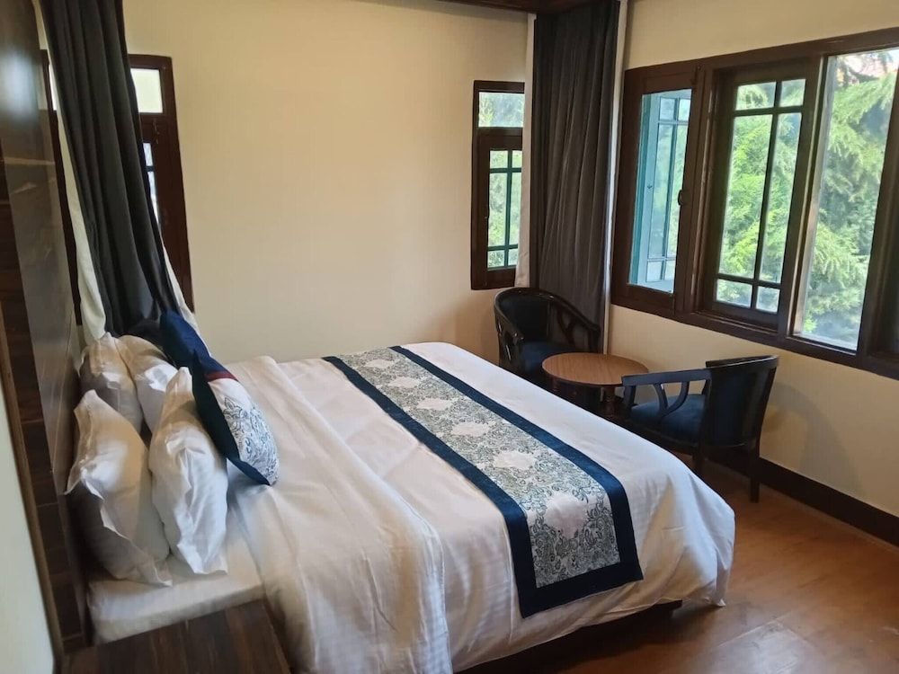 Dilan Residency Villa -5 Bedroom- Centrally Heated Villa, 5 Bedrooms, Accessible, Balcony 15