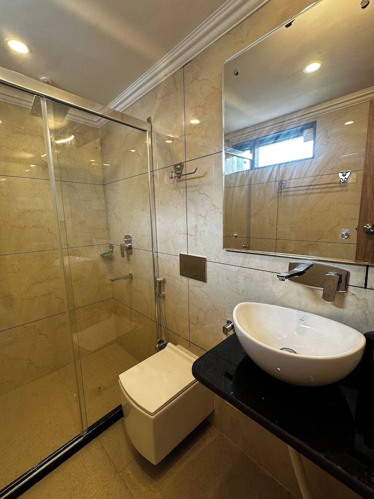 Dilan Residency Villa -5 Bedroom- Centrally Heated Villa, 5 Bedrooms, Accessible, Balcony 29