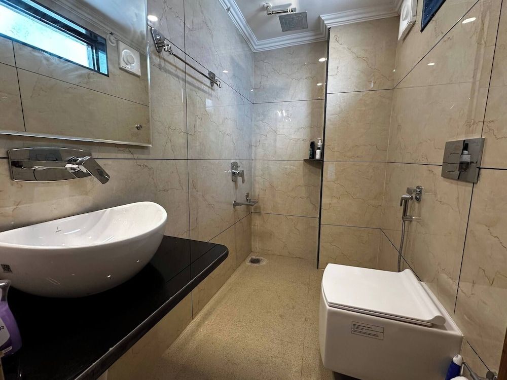 Dilan Residency Villa -5 Bedroom- Centrally Heated Villa, 5 Bedrooms, Accessible, Balcony 25