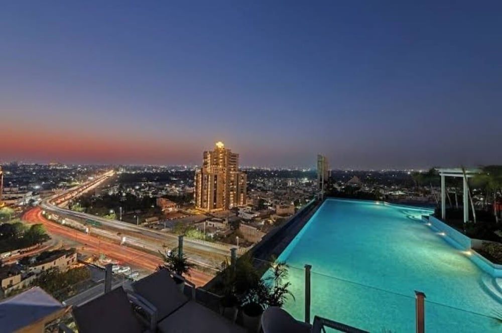 The Luxurious Suites Deluxe Apartment, City View 3