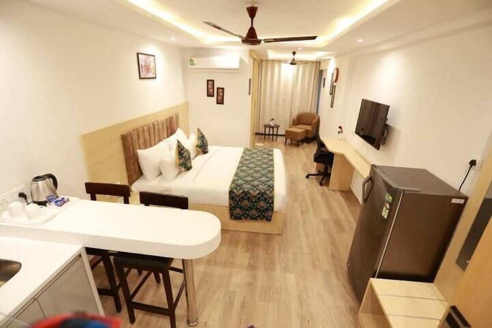 The Luxurious Suites Deluxe Apartment, City View 2