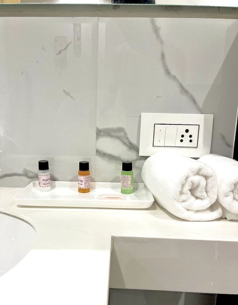 The Luxurious Suites Deluxe Apartment, City View 5