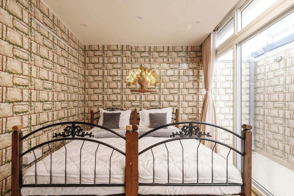 Signature Room, Balcony, Courtyard View