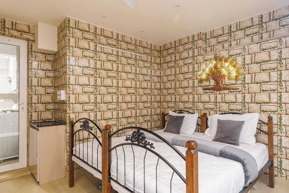 Signature Room, Balcony, Courtyard View