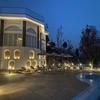 A Majestic and Luxurious Villa Overlooking the Ganges