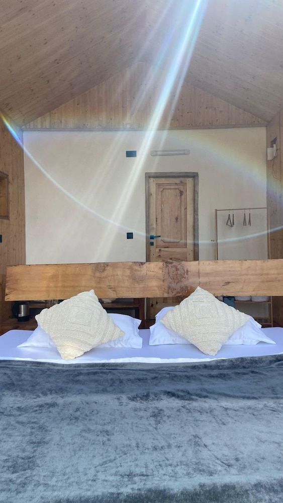 Cove The Glass House Luxury Villa, Mountain View 3