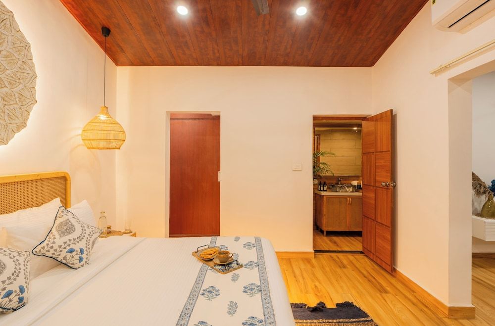 ELIVAAS House of Neptune 1 BHK Boutique Cottage, 1 King Bed, Patio, Sea View 3