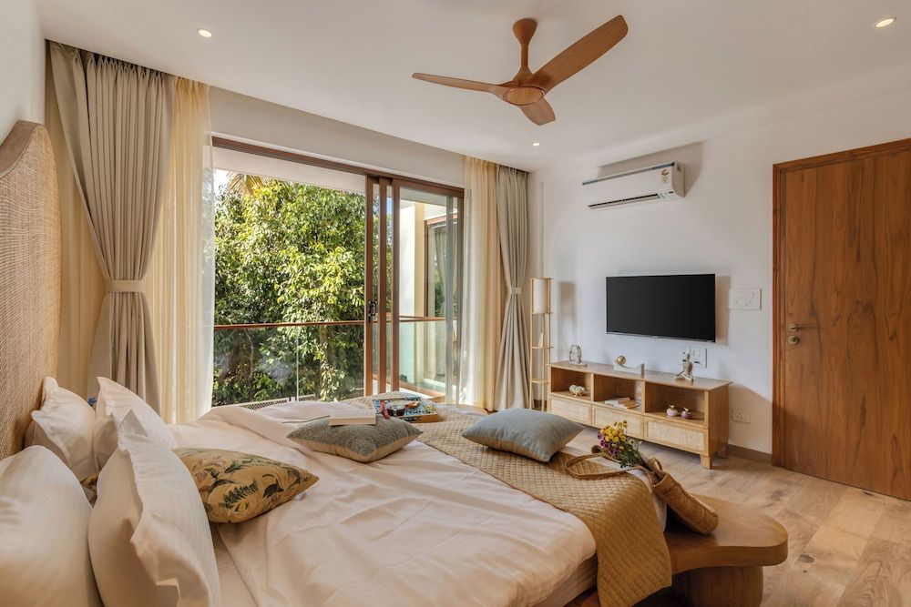 Luxury Room, Pool View