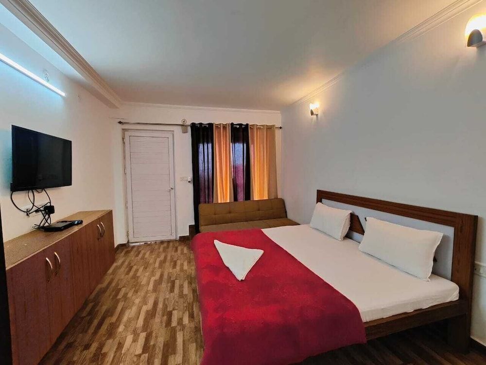 Economy Studio, 1 Bedroom, Balcony, Mountain View